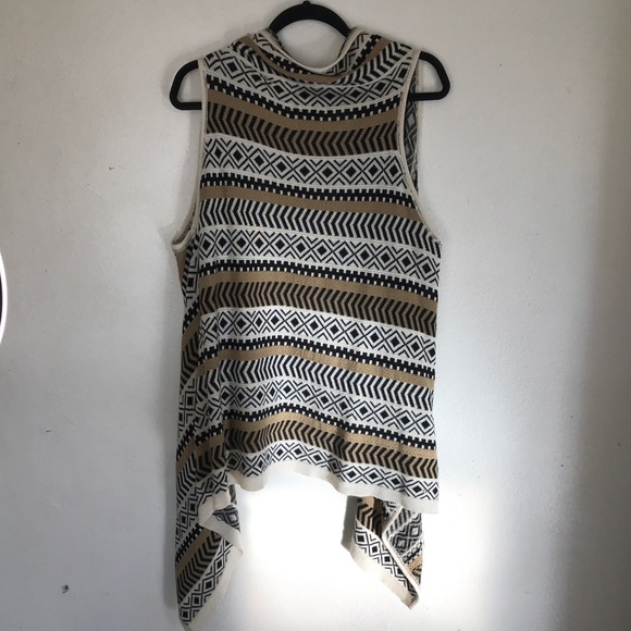 212 New York Knit Asymmetric Patterned Vest - Picture 2 of 7